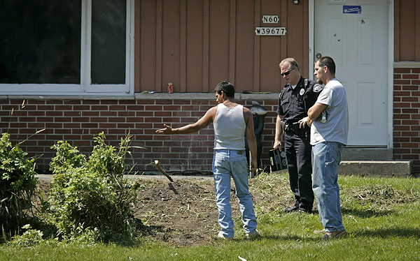 Police officer interviewing two witnesses